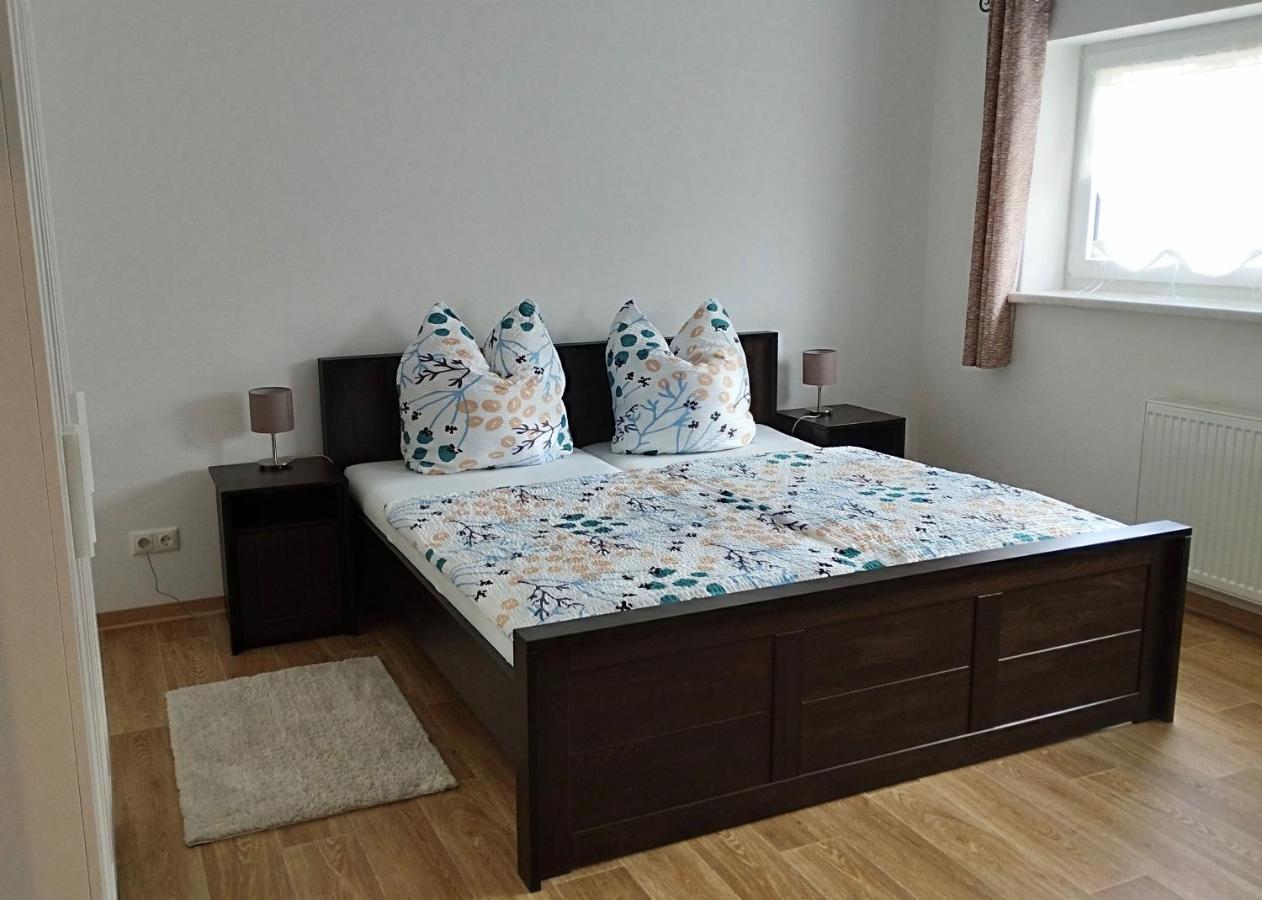 Ferienwohnung Berger ラインハルトシュドルフ＝シェーナ エクステリア 写真